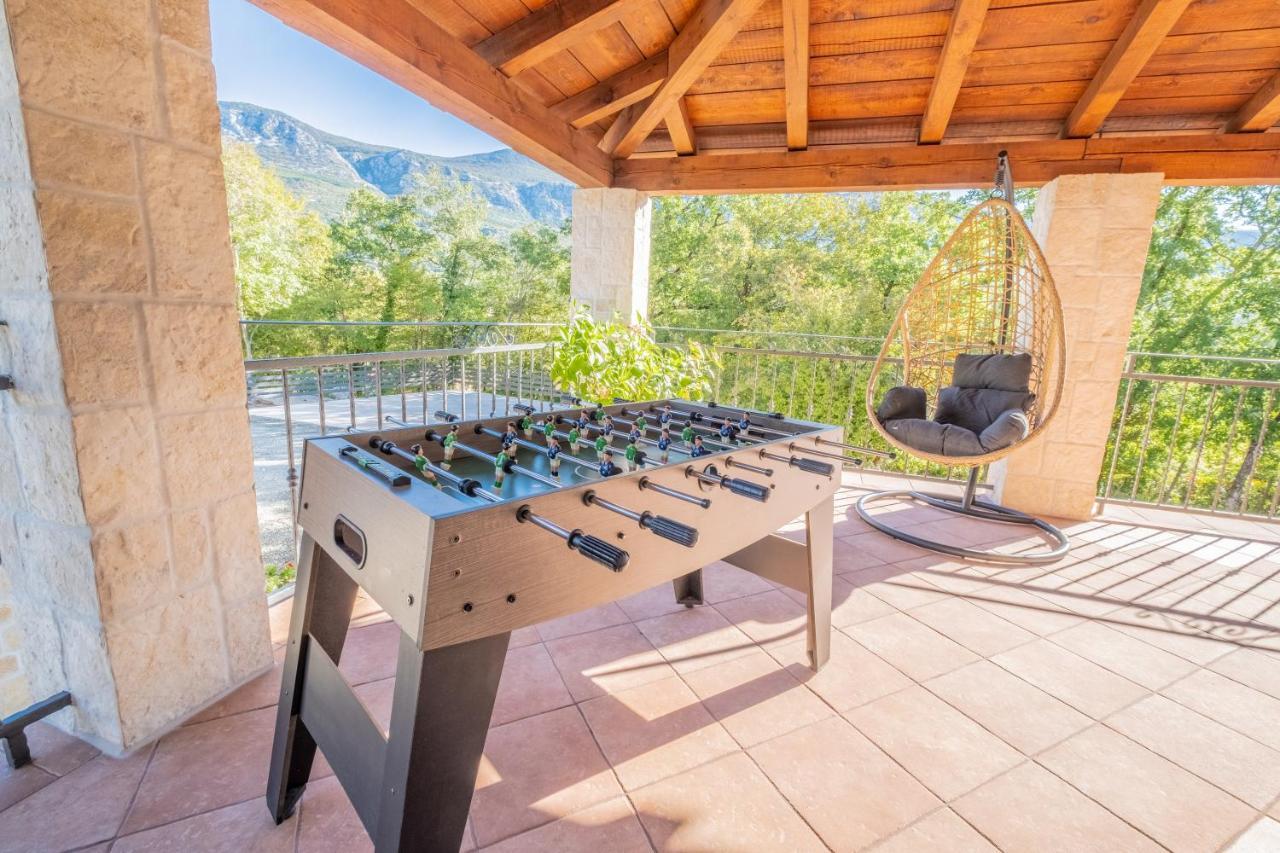 Amazing 4 Bedroom Villa With Swimming Pool And Wifi, Family Frendly Tribalj  Eksteriør billede