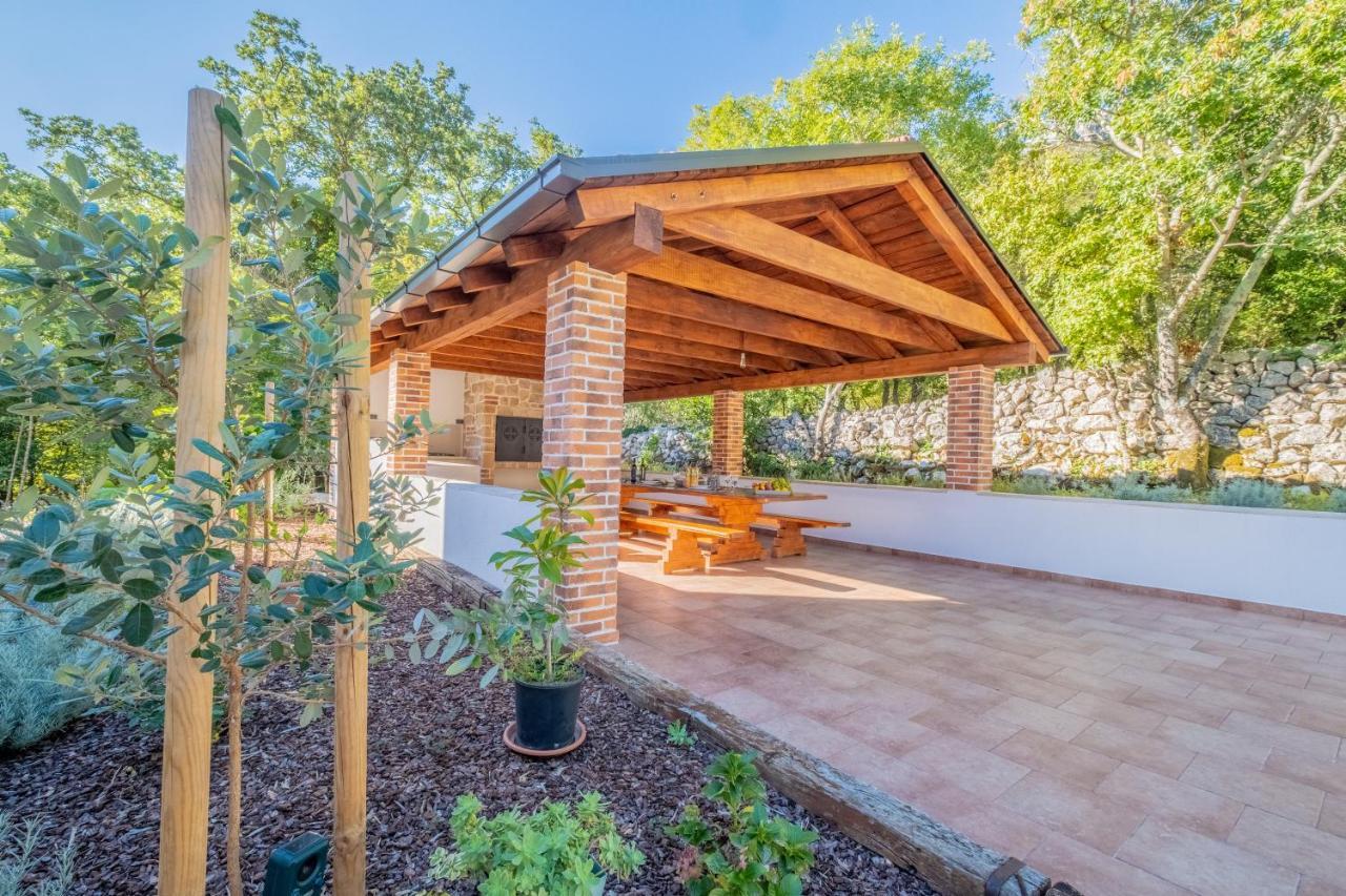 Amazing 4 Bedroom Villa With Swimming Pool And Wifi, Family Frendly Tribalj  Eksteriør billede