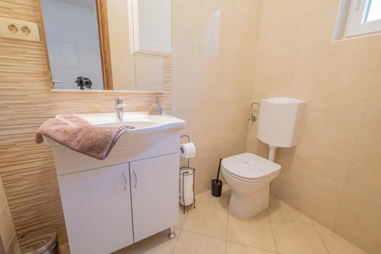 Amazing 4 Bedroom Villa With Swimming Pool And Wifi, Family Frendly Tribalj  Eksteriør billede