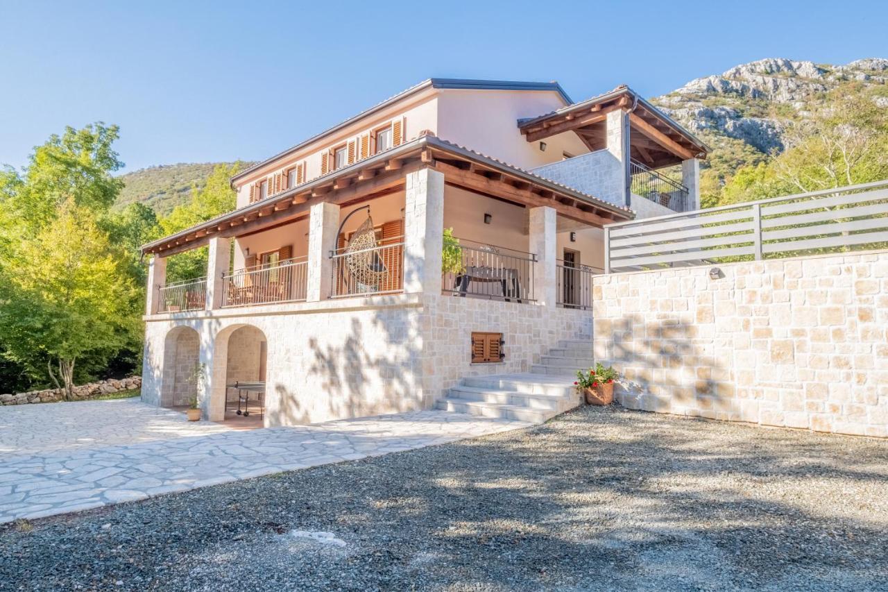 Amazing 4 Bedroom Villa With Swimming Pool And Wifi, Family Frendly Tribalj  Eksteriør billede