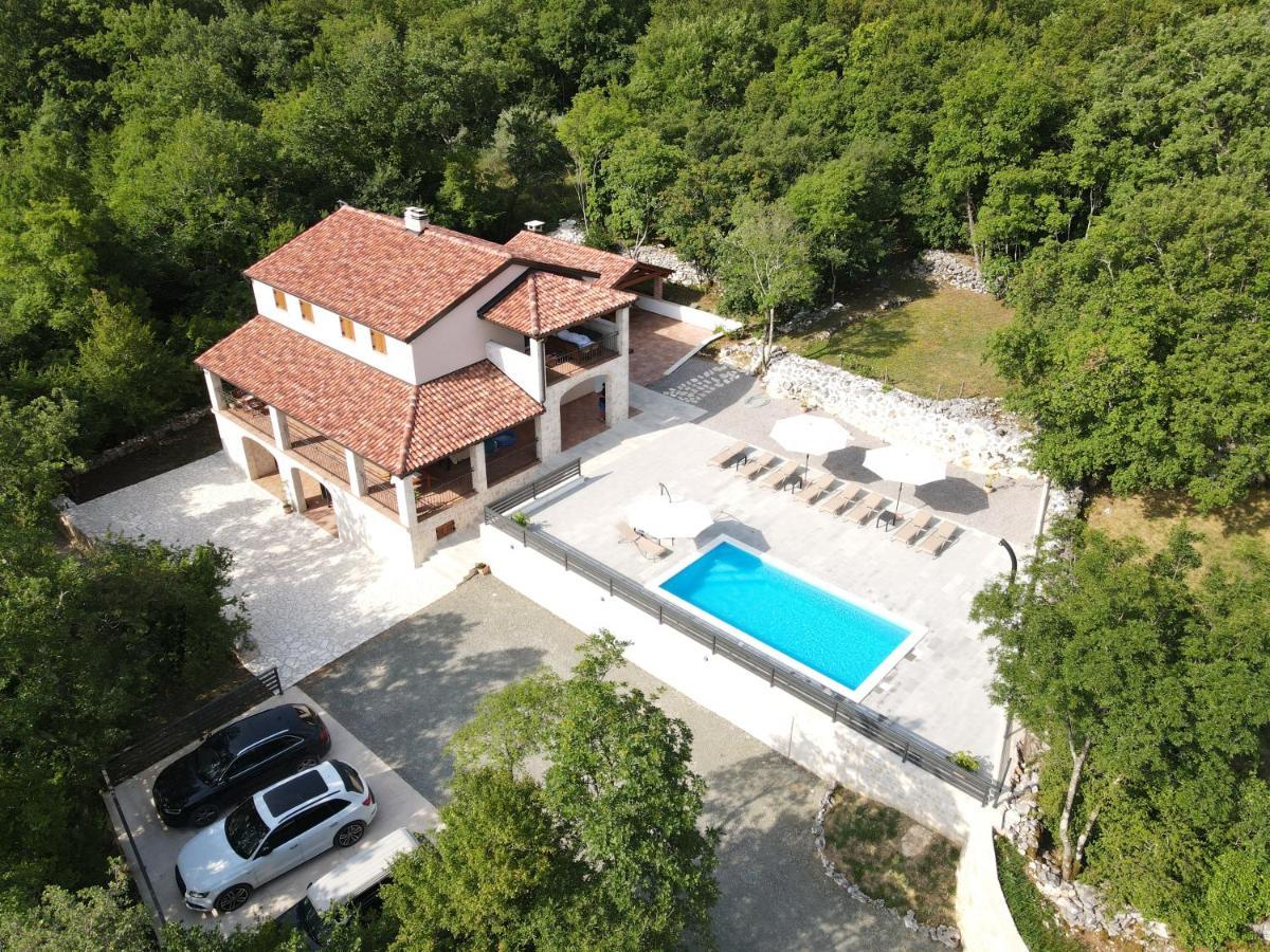 Amazing 4 Bedroom Villa With Swimming Pool And Wifi, Family Frendly Tribalj  Eksteriør billede